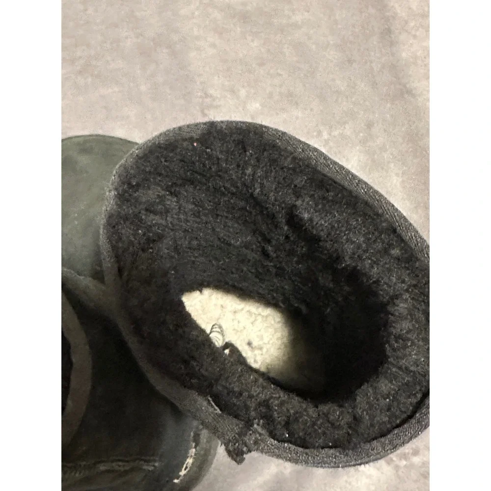 UGG Classic Short 5825 Black Sheepskin Fur Lined Winter Boots Womens 9